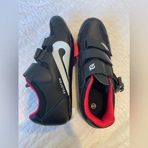 Peleton Shoes Like New - Size women’s 9 men’s 7